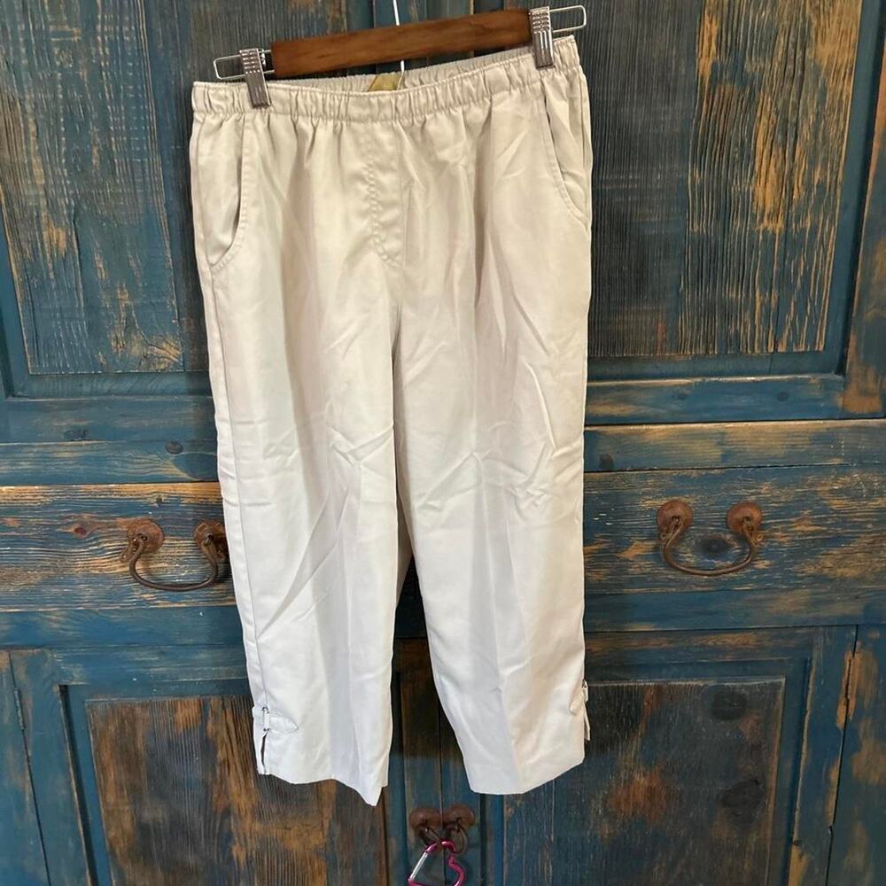 Allison daley petite cream capri
